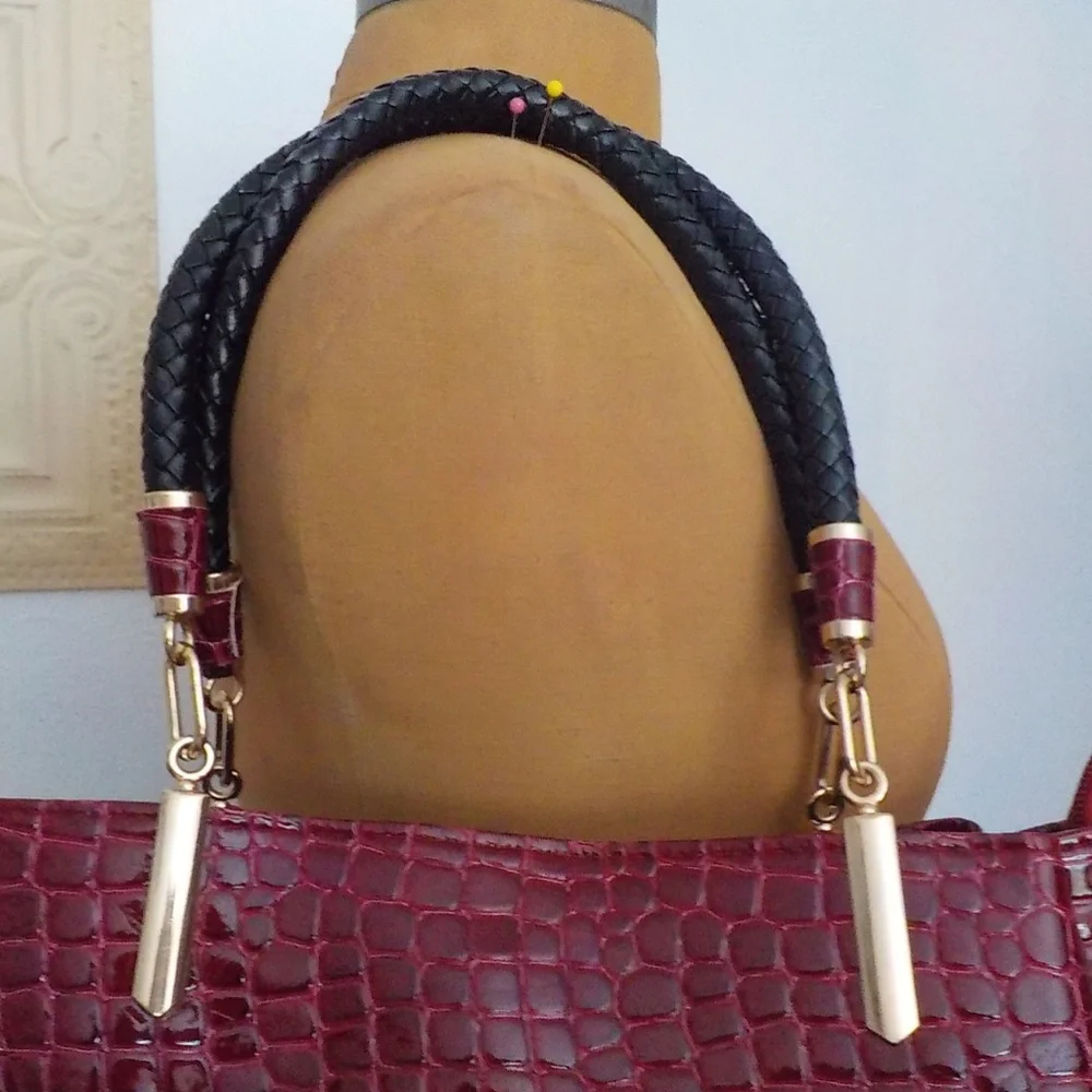 Red/Wine Pebble Texture 3 Section Shoulder Bag - Picture 6 of 11